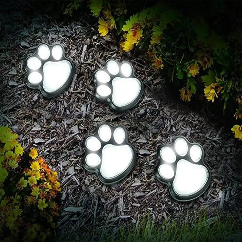 Solar Bear Claw Lawn Light - Image 3