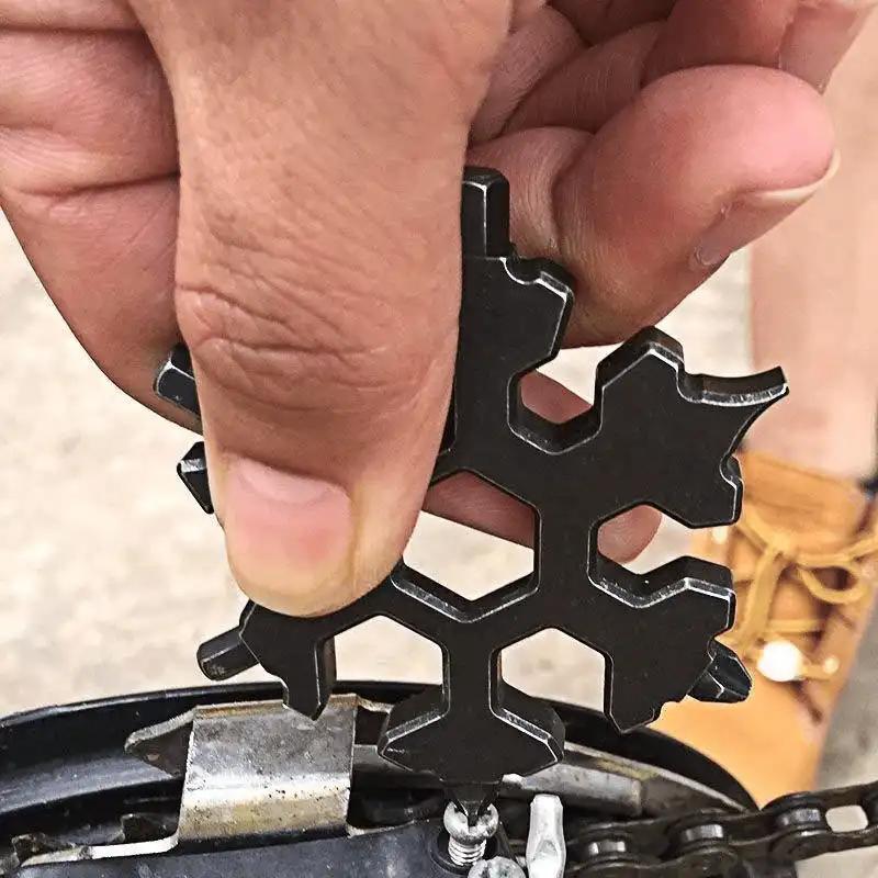 Amenitee 18-in-1 stainless steel snowflakes multi-tool - Image 11