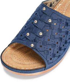 Hollow Embossed Wedge Slides